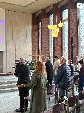 Gemeinde beim gemeinsamen Gottesdienst