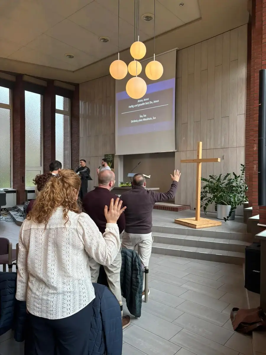 Menschen im Gottesdienst